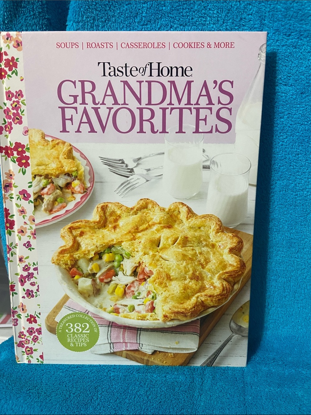 EUC - Taste of Home Grandma's Favorites Cookbook - Pink & White Floral Accent
